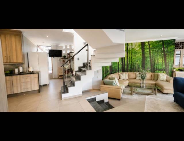 5 BEDROOM PROPERTY TO RENT IN WATERKLOOF RIDGE